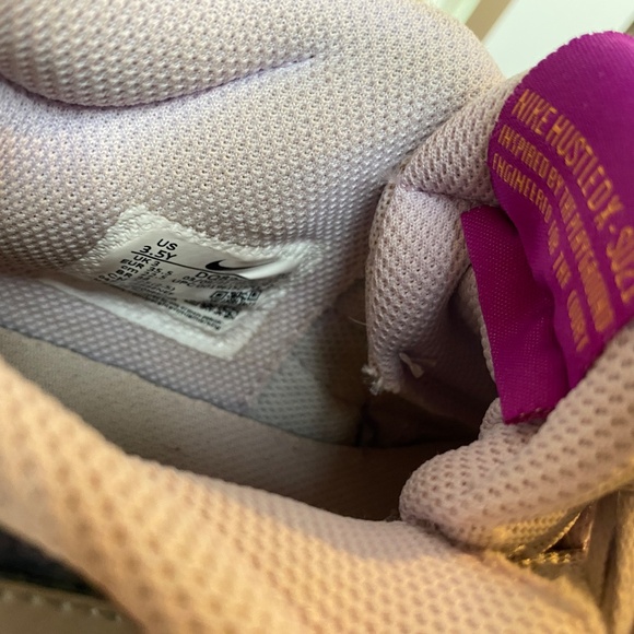 Nike Team Hustle D10 Basketball shoes - Picture 4 of 5